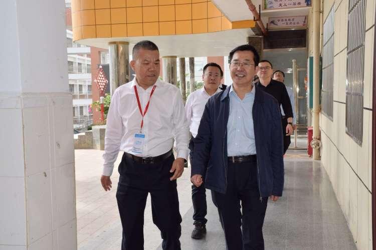 海南省卫生健康委党委书记、主任李文秀等领导一行莅临我校调研指导工作